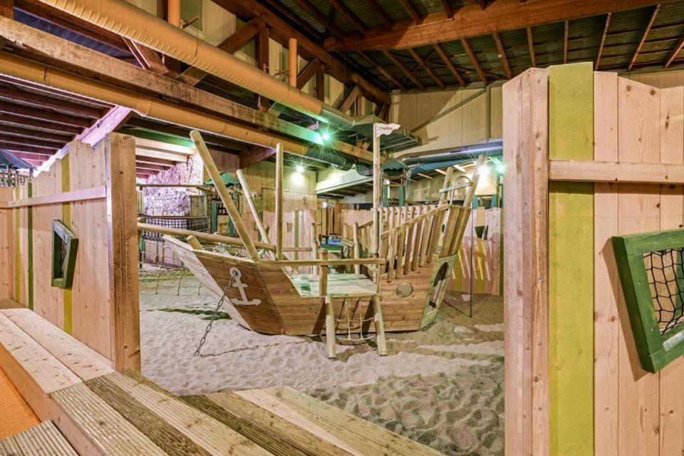 Het Familie Boshuisje - Vakantiewoning Op Prachtig Park Met Veel Faciliteiten Inc Ligbad Gramsbergen Luaran gambar