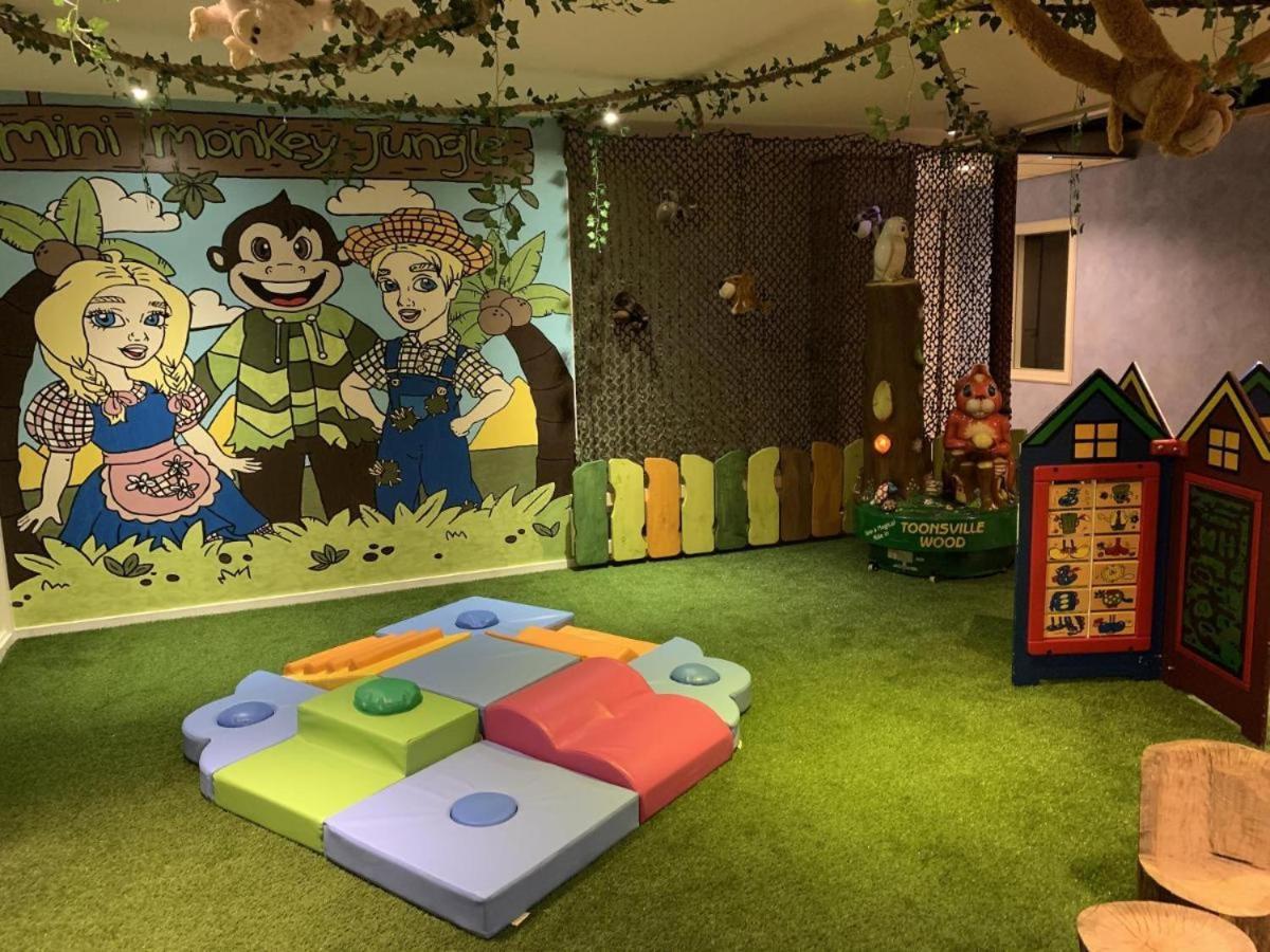 Het Familie Boshuisje - Vakantiewoning Op Prachtig Park Met Veel Faciliteiten Inc Ligbad Gramsbergen Luaran gambar