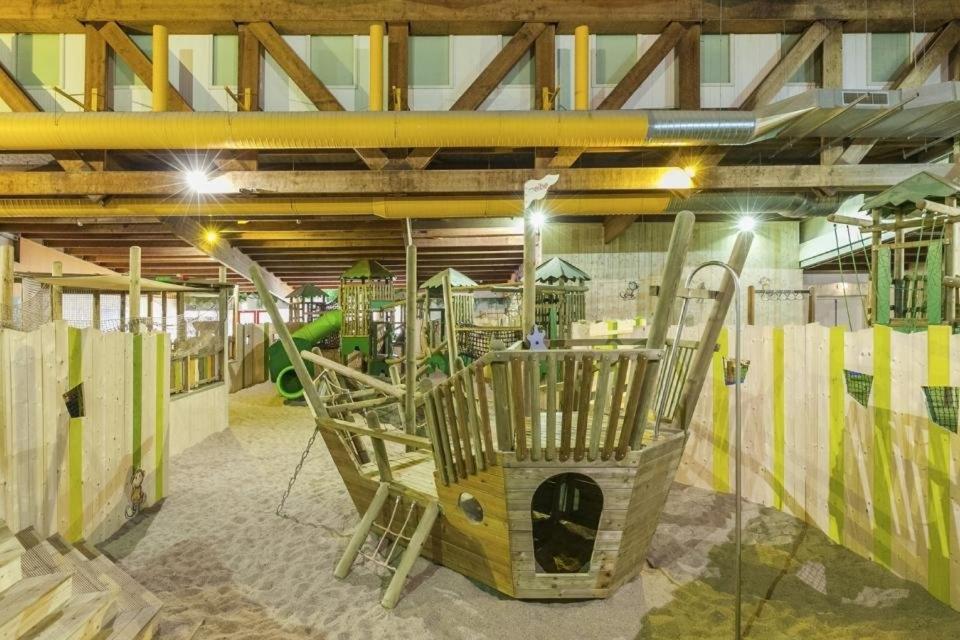 Het Familie Boshuisje - Vakantiewoning Op Prachtig Park Met Veel Faciliteiten Inc Ligbad Gramsbergen Luaran gambar