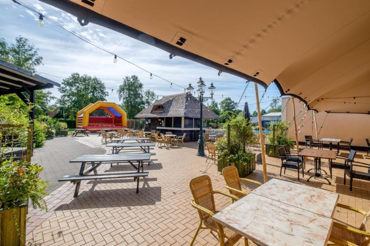 Het Familie Boshuisje - Vakantiewoning Op Prachtig Park Met Veel Faciliteiten Inc Ligbad Gramsbergen Luaran gambar